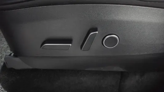 Tesla Y AWD 2022 32