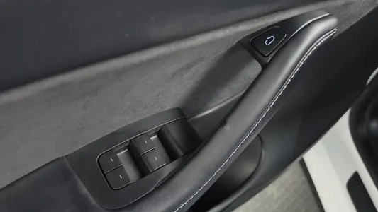 Tesla Y AWD 2022 27