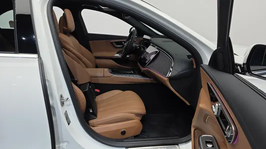 Mercedes-Benz E-Class W214 E220d 4MATIC 2026 11