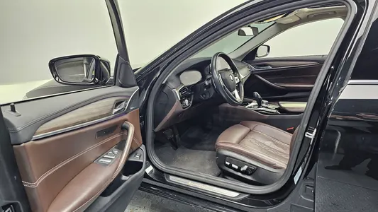 BMW 5 Series (G30) 520d 2020 9