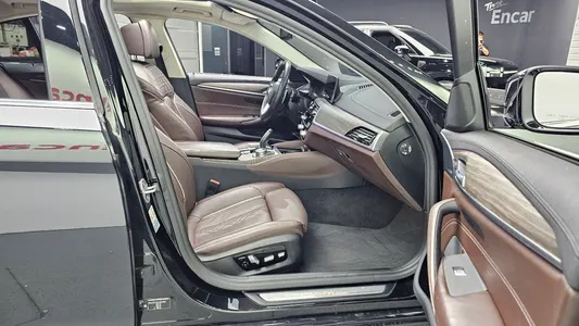 BMW 5 Series (G30) 520d 2020 26