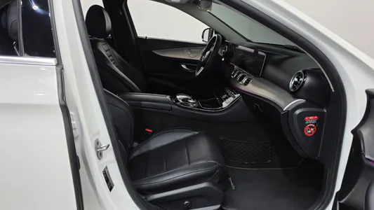 Mercedes-Benz E-Class W213 E300 AMG Line 2019 26