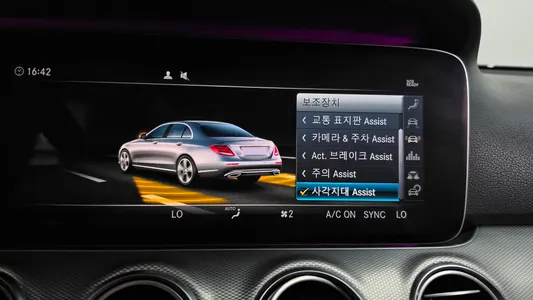 Mercedes-Benz E-Class W213 E300 AMG Line 2019 32