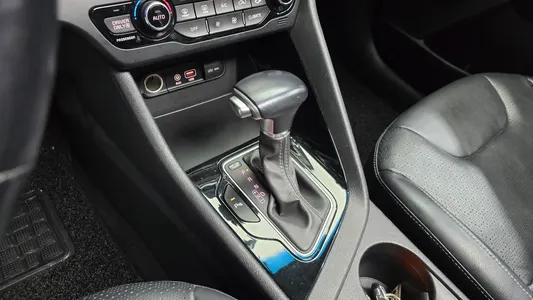 Kia Niro 2016 9