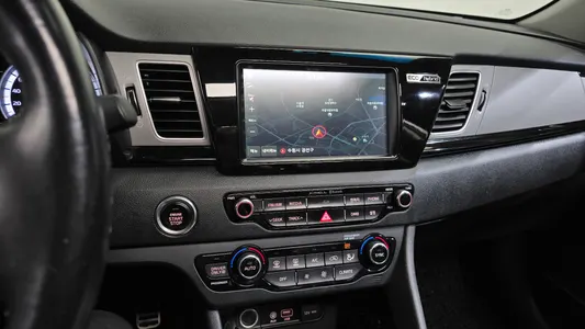 Kia Niro 2016 13
