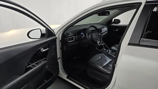 Kia Niro 2016 10