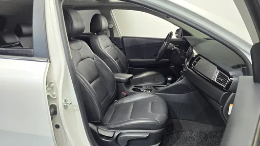 Kia Niro 2016 26