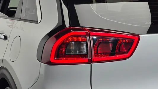 Kia Niro 2016 23