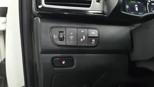 Kia Niro 2016 30