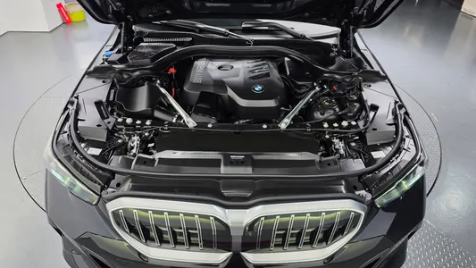 BMW 5 Series (G60) 520i M 2024 5