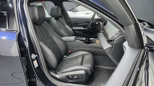 BMW 5 Series (G60) 520i M 2024 10