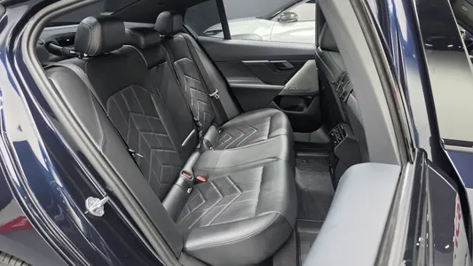 BMW 5 Series (G60) 520i M 2024 11