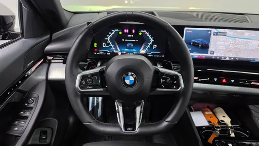 BMW 5 Series (G60) 520i M 2024 12