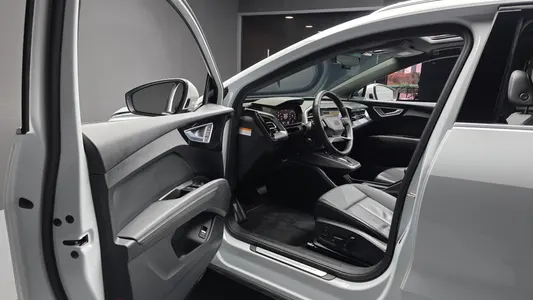 Audi Q4 e- (F4) 40 2022 10