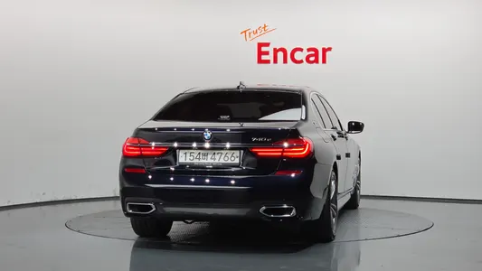 BMW 7 Series (G11) 740e i M 2019 4