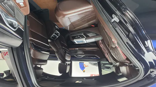 BMW 7 Series (G11) 740e i M 2019 11