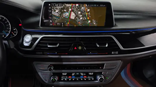 BMW 7 Series (G11) 740e i M 2019 12