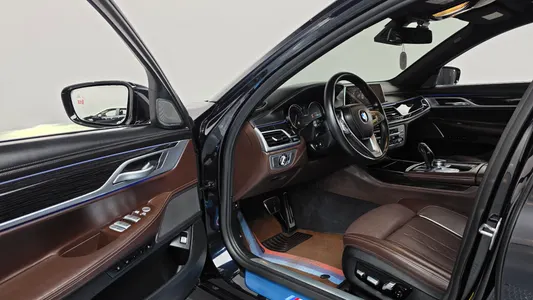 BMW 7 Series (G11) 740e i M 2019 10