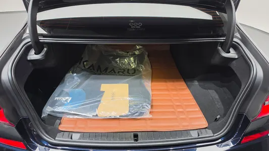 BMW 7 Series (G11) 740e i M 2019 19