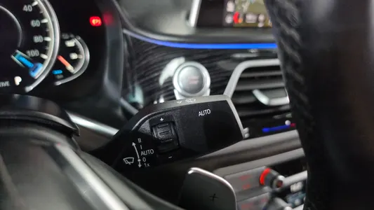 BMW 7 Series (G11) 740e i M 2019 28