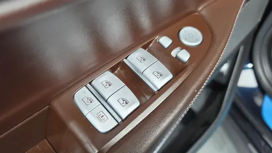 BMW 7 Series (G11) 740e i M 2019 30