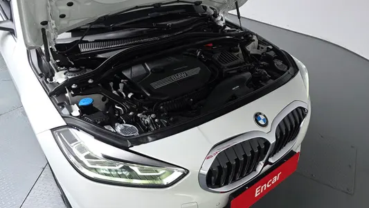 BMW 1 Series (F40) 120i 2024 5