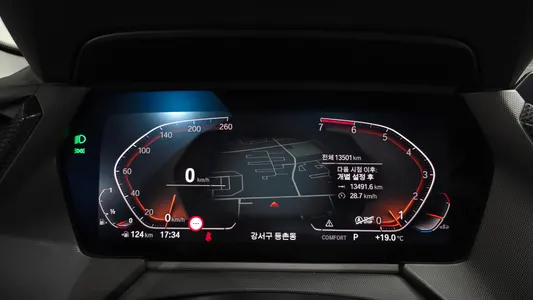 BMW 1 Series (F40) 120i 2024 7