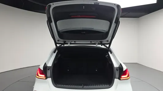 BMW 1 Series (F40) 120i 2024 19