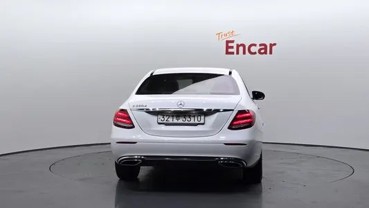 Mercedes-Benz E-Class W213 E220d 2018 4