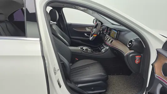Mercedes-Benz E-Class W213 E220d 2018 11