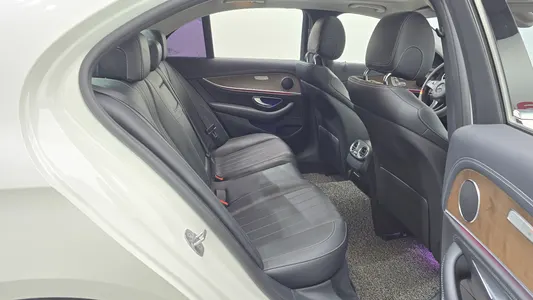 Mercedes-Benz E-Class W213 E220d 2018 12