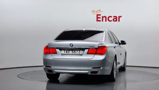 BMW 7 Series (F01) 740i 2010 4