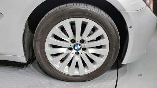BMW 7 Series (F01) 740i 2010 5