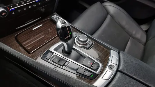 BMW 7 Series (F01) 740i 2010 9