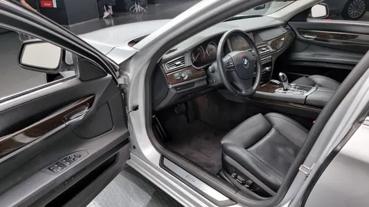 BMW 7 Series (F01) 740i 2010 11