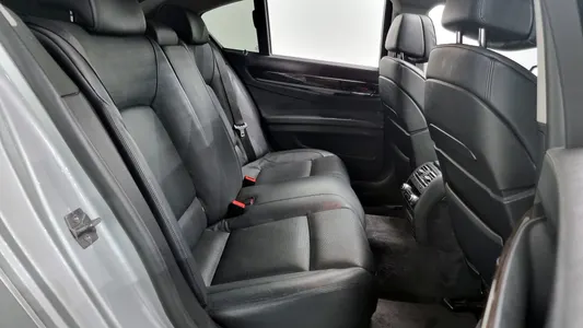 BMW 7 Series (F01) 740i 2010 12