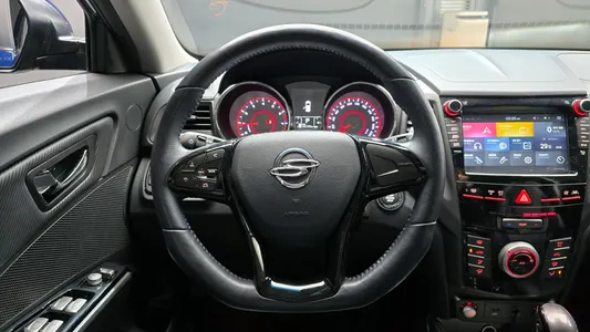KG Mobility Tivoli VX 2WD 2017 13