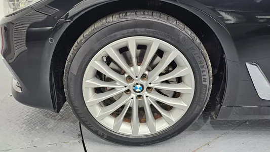 BMW 5 Series (G30) 520d 2018 5