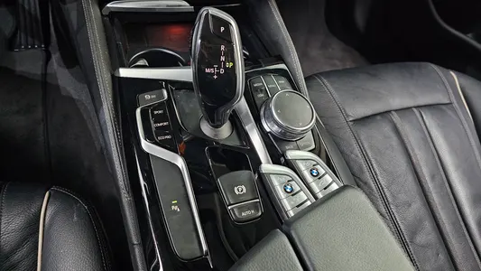 BMW 5 Series (G30) 520d 2018 9