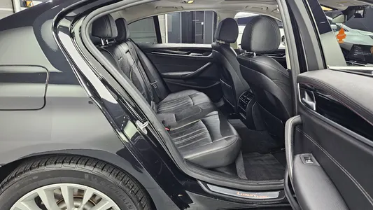 BMW 5 Series (G30) 520d 2018 12