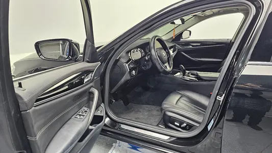 BMW 5 Series (G30) 520d 2018 10