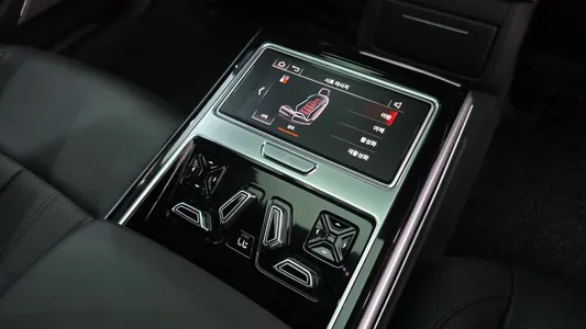 Audi A8 (D5) 55 TFSI LWB 2019 17