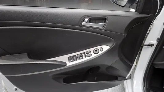 Hyundai () 1.6 VGT 2015 17