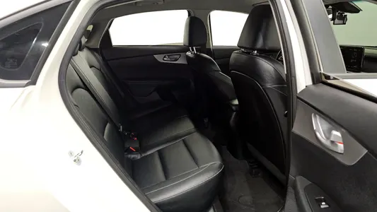 Kia K3 2 1.6 2022 13