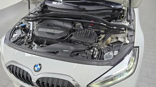 BMW 1 Series (F40) 120i 2022 6
