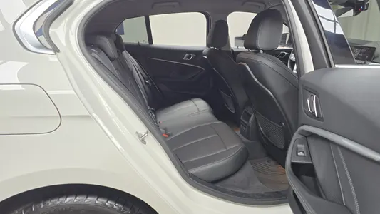 BMW 1 Series (F40) 120i 2022 12