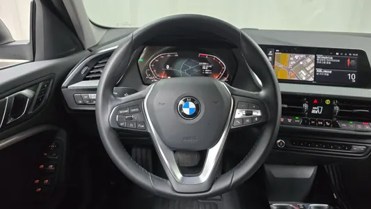 BMW 1 Series (F40) 120i 2022 13