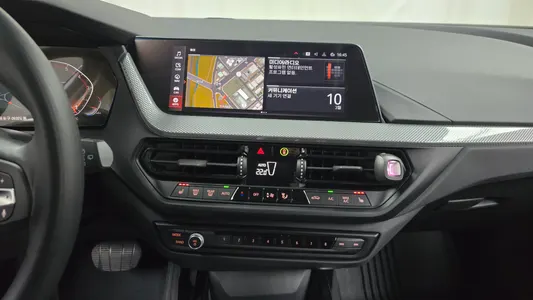 BMW 1 Series (F40) 120i 2022 14
