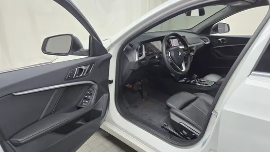 BMW 1 Series (F40) 120i 2022 10