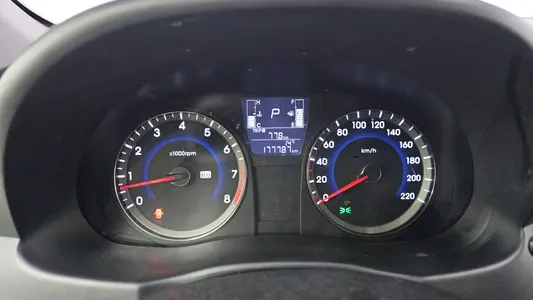 Hyundai () 1.4 VVT 2016 8